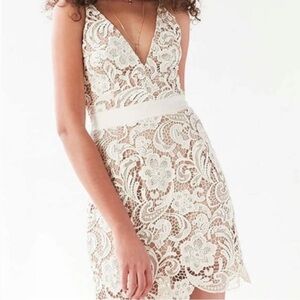 Dress The Population Ava Beige White Lace Cocktail V-Neck Dress